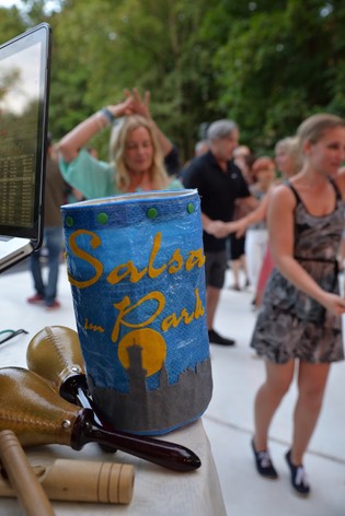 Salsa im Park Bachata Fuerth Nuernberg Germany Stadtpark