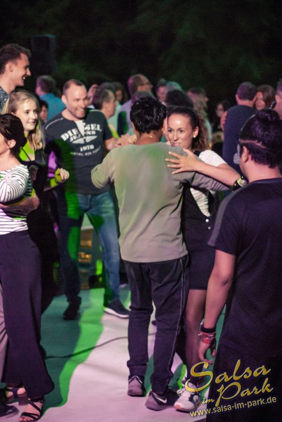 Salsa_im_Park_Fuerth_DJ-Norb_Kizomba_Bachata_2207_22