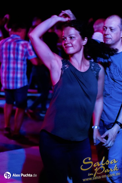 Salsa_im_Park_Fuerth_DJ-Norb_Salsatanzen_Freilichtbuehne_Bayern_310719_54
