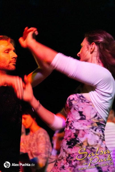 Salsa_im_Park_Fuerth_DJ-Norb_Salsatanzen_Freilichtbuehne_Bayern_310719_57